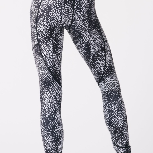 Zyia black viper pocket LNT high rise leggings - Picture 3 of 7